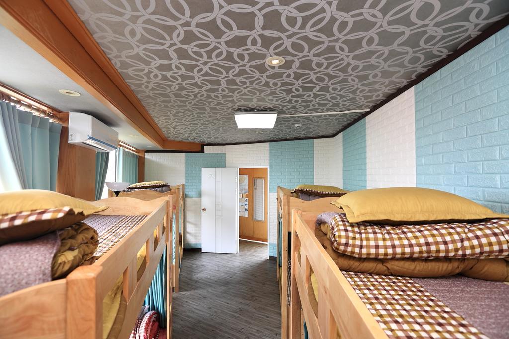 Haevichi Elmar Guesthouse Seogwipo Exterior photo
