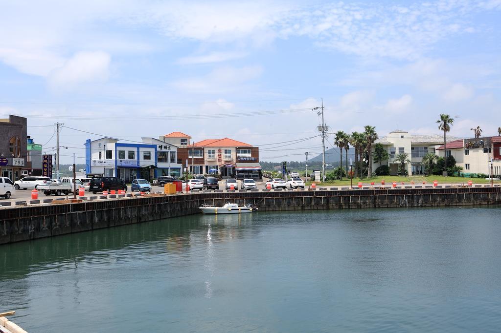 Haevichi Elmar Guesthouse Seogwipo Exterior photo