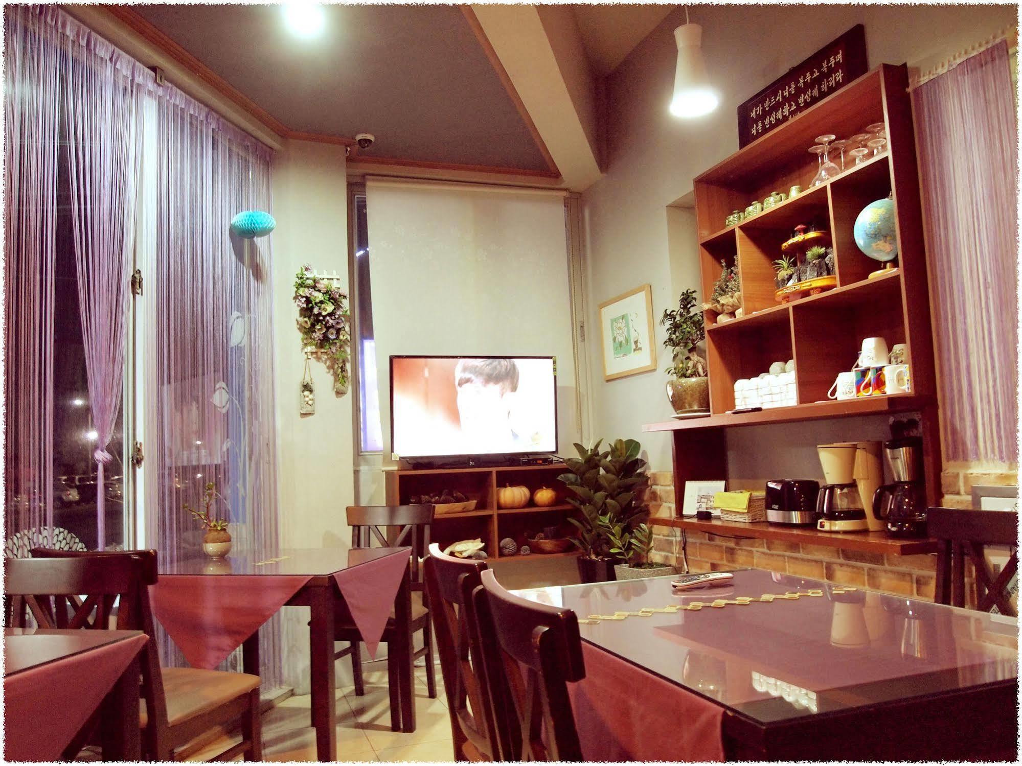 Haevichi Elmar Guesthouse Seogwipo Exterior photo